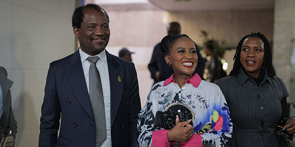 Wits VC Prof Zeblon Vilakazi left with Joburg mayor Dr Mpho Phalatse centre and Mrs Mary Vilakazi right